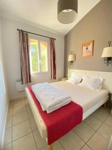 Séjour nature & confort au Domaine du Rouret-Grospierres, espaces aquatiques partagés, Ardèche