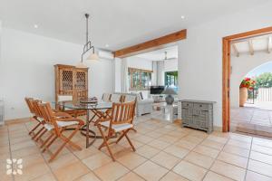 Villa Buenos Aires by Abahana Villas