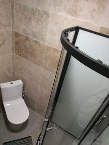 Equipped Studio, 2 hours per day acces to a private swinmming pool