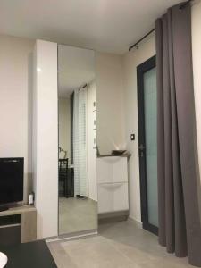 Equipped Studio, 2 hours per day acces to a private swinmming pool