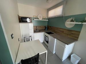 Equipped Studio, 2 hours per day acces to a private swinmming pool