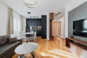 Aurora 2 Apartment with Garage