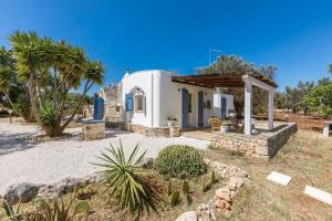 Trullo de Las Nubes by BarbarHouse