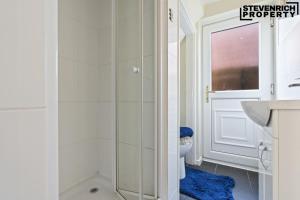 Ideal for Relocators & Contractors in BS4, sleeps 7