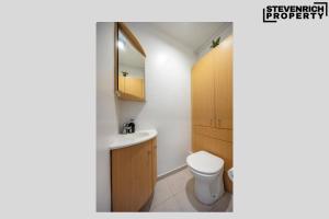 Lake View Hackney High End 3-Bedroom Flat