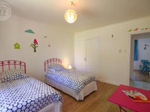 Gîte lumineux avec grand jardin et tennis privé - FR-1-496-362