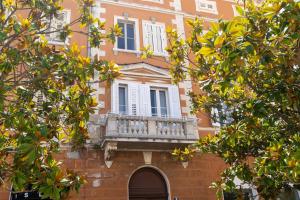 Romeo and Juliet Apartment with Balcony and Sea View