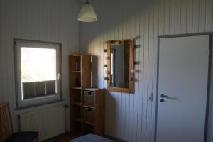 Kinderfreundliches 6 Personen Ferienhaus mit zwei Duschen und Toiletten, Sauna, Whirlpool und einem Wintergarten mit Kaminofen in Otterndorf