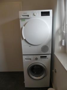 6 Personen Ferienhaus mit zwei Duschen und Toiletten, Sauna, Whirlpool und Kaminofen in Otterndorf