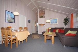 4 Personen Ferienhaus mit privatem Bootsteg, direkter Seelage, Kanu und Sauna in Otterndorf