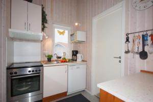 4 Personen Ferienhaus mit privatem Bootsteg, direkter Seelage, Kanu und Sauna in Otterndorf