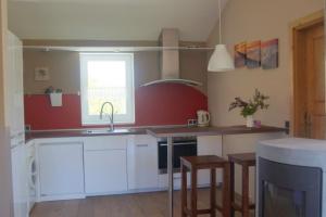 4 Personen Ferienhaus mit Kaminofen, Wintergarten und Kanu, mit einem wundervollen Blick auf den See in Otterndorf