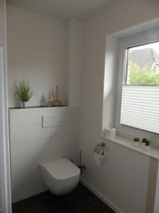 6 Personen Ferienhaus mit Sauna, Whirlpool, zwei Duschen sowie Kaminofen in Otterndorf