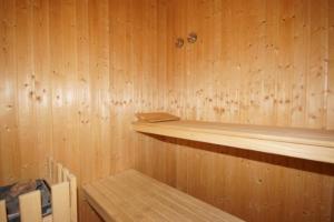 6 Personen Ferienhaus mit privatem Bootsteg, direkter Seelage, Kanu, Sauna und Badewanne in Otterndorf