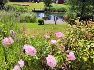 6 Personen Ferienhaus mit privatem Bootsteg, direkter Seelage, Kanu, Sauna und Badewanne in Otterndorf