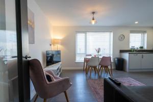 Lat-Minute l Quick Deals l Premium 2 Bedrooms Apartment l Sleeps Up to 4 l Free Parking l City Center l WeStayBelfast