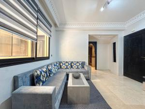 Studio moderne avec terrasse, piscine et parking à Guéliz, Marrakech