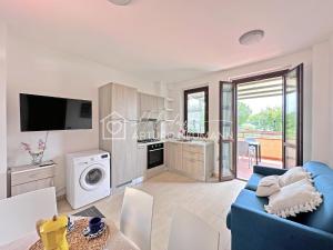 162 - Trilocale climatizzato al primo piano con terrazzo al Residence Adamo ed Eva, piscina - SPIAGGIA AL WHITE BEACH CLUB INCLUSA