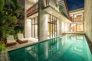 Trendy 4BR Villa, Central Canggu, 8mins to Beach