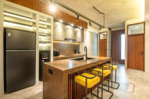 Modern 4BR Canggu Retreat Just 8mins to the Beach