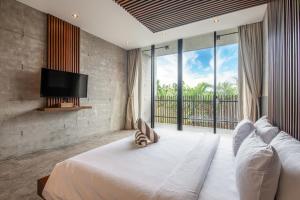 Modern 4BR Canggu Retreat Just 8mins to the Beach