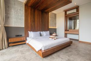 Modern 4BR Canggu Retreat Just 8mins to the Beach