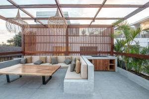 Modern 4BR Canggu Retreat Just 8mins to the Beach