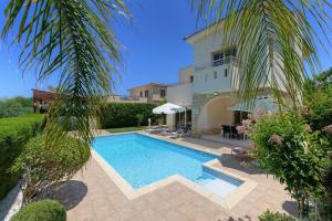Luxury Coral Bay Villa Villa Shanta 3 Bedroom Villa Distant Sea Views Central Resort Location