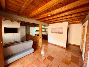 Next to the airport - cute home