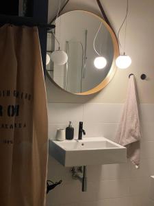 Elegant Riverside Flat Garden