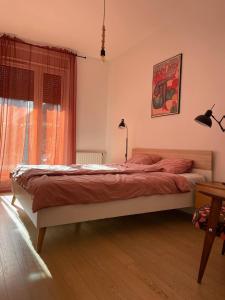 Elegant Riverside Flat Garden