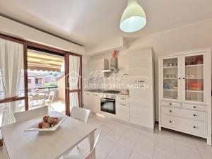 153 - Monolocale in centro a Sirolo, climatizzato e in ottima posizione SPIAGGIA gratis al WHITE BEACH CLUB fino al 14-9 esclusi Sab-Dom