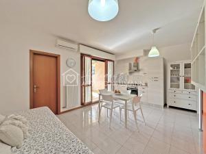 153 - Monolocale in centro a Sirolo, climatizzato e in ottima posizione - SPIAGGIA WHITE BEACH CLUB OMAGGIO dal lun al ven FINO AL 02-08