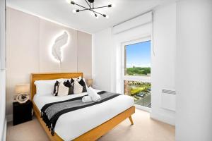 Luxury 2 Bedroom Apartment - Balcony - City Centre - Fast WIFI - Netflix - Parking - 511C
