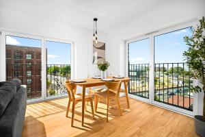 Luxury 2 Bedroom Apartment - Balcony - City Centre - Fast WIFI - Netflix - Parking - 511C