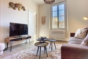 Cours Massena on Marché Provencal