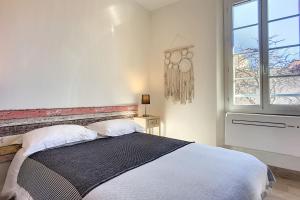 Cours Massena on Marché Provencal