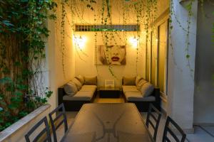 Vatican City Historic Center -Luxury Flat with Garden and Private Parking
