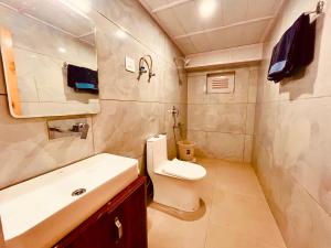 Himalayan Fort Resort, Manali - !! Riverside Property !! Big Garden with Bonfire !! Guest Preferred !! Scenic River & Mountain View !! Big Parking !! Luxury Balcony Rooms !! Playing Zone !! Property of the Year