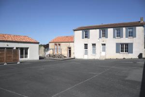 Maisons de vacances Gites de l-ancienne ecole, 24 personnes : Maison 8 Chambres
