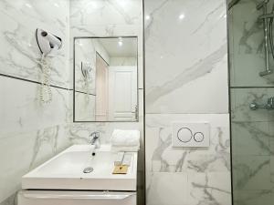 65-FRENCH CANCAN ST DENIS