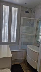 Maisons d'hotes Chambre dans maison de ville avec garage : photos des chambres
