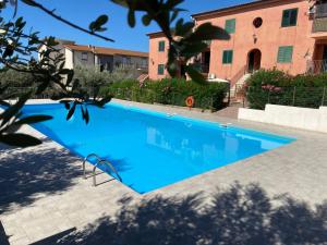 Apartment - Sleeps 3 & swimming pool