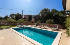 Beautiful Home In Pinezici With Kitchen