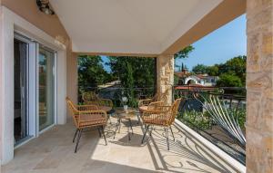 Beautiful Home In Pinezici With Kitchen 