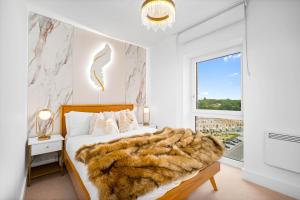 Luxury 2 Bedroom Apartment - Balcony - City Centre - Fast Wi-Fi - Netflix - Parking - 711C