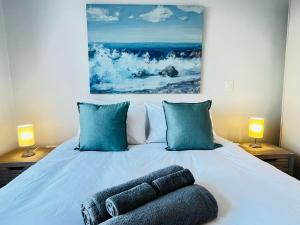 Wavescapes Surfers Lookout Stay