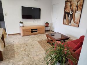 Appartements Charme et piscine dans le Gard salon et deux chambres : photos des chambres