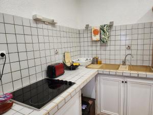 Appartements Charme et piscine dans le Gard salon et deux chambres : photos des chambres