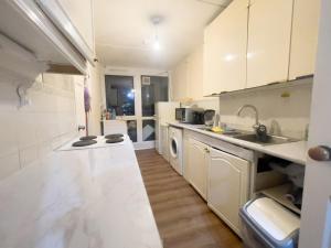 Comfortable 2BR London Stay 4 Beds Sleeps 5